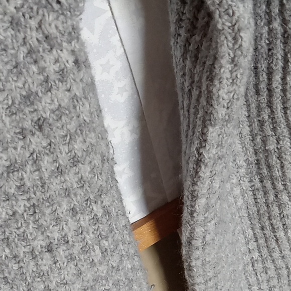 Medium Denver Hayes sweater EUC - Picture 3 of 5